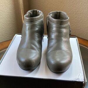 Chic Gray Ankle Boots